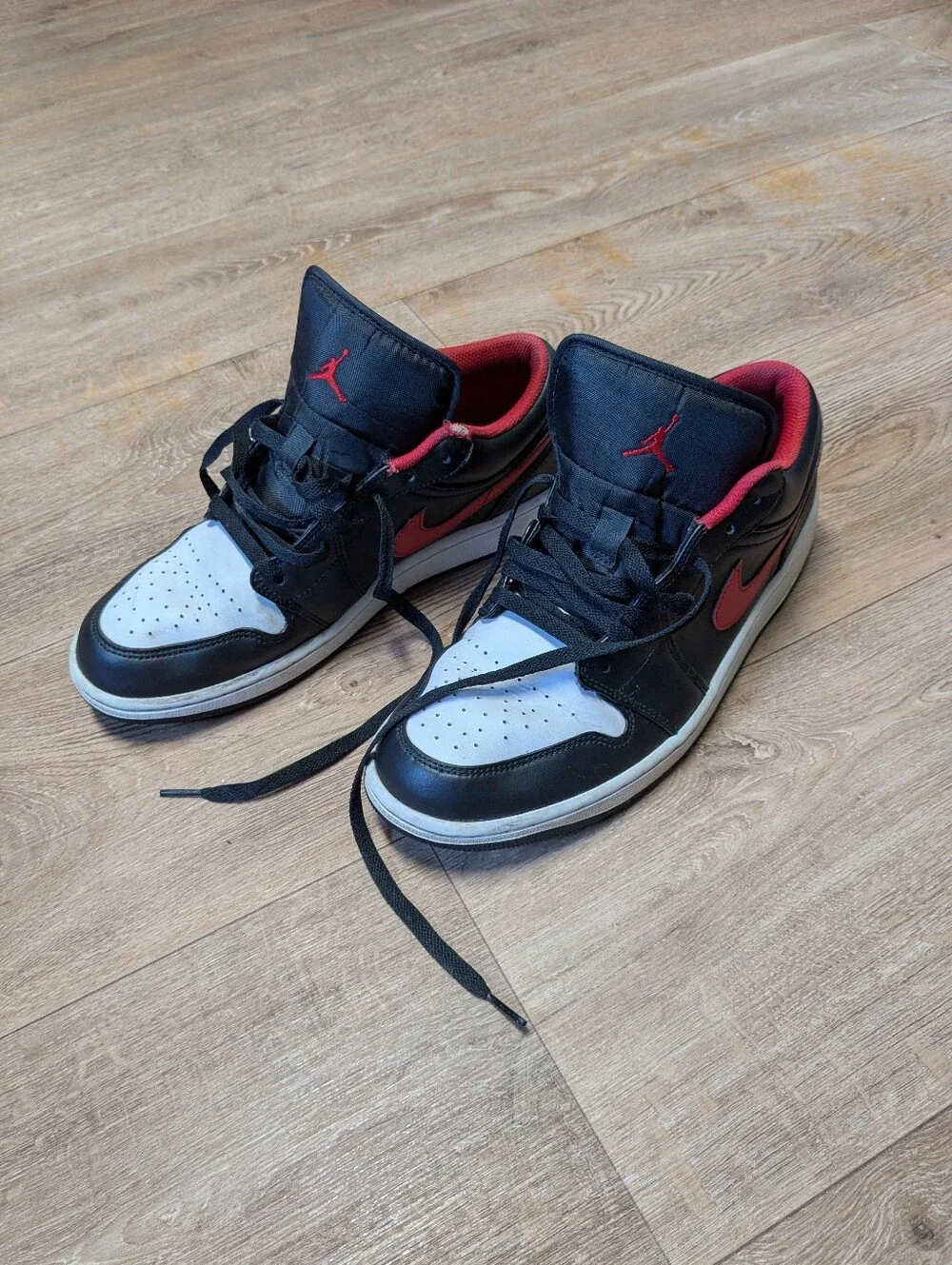 Nike Low-Top Sneakers - Black/White/Red